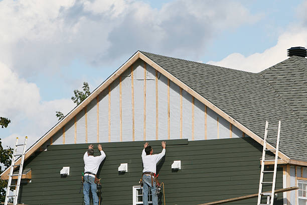 Professional Siding Replacement technician working in Romeoville, IL